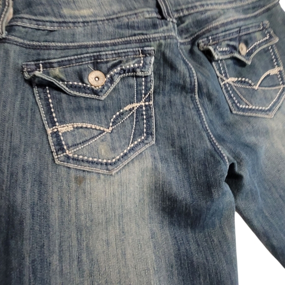 REFUGE - 10R Classic Blue Distressed Women's Jeans - Picture 3 of 9